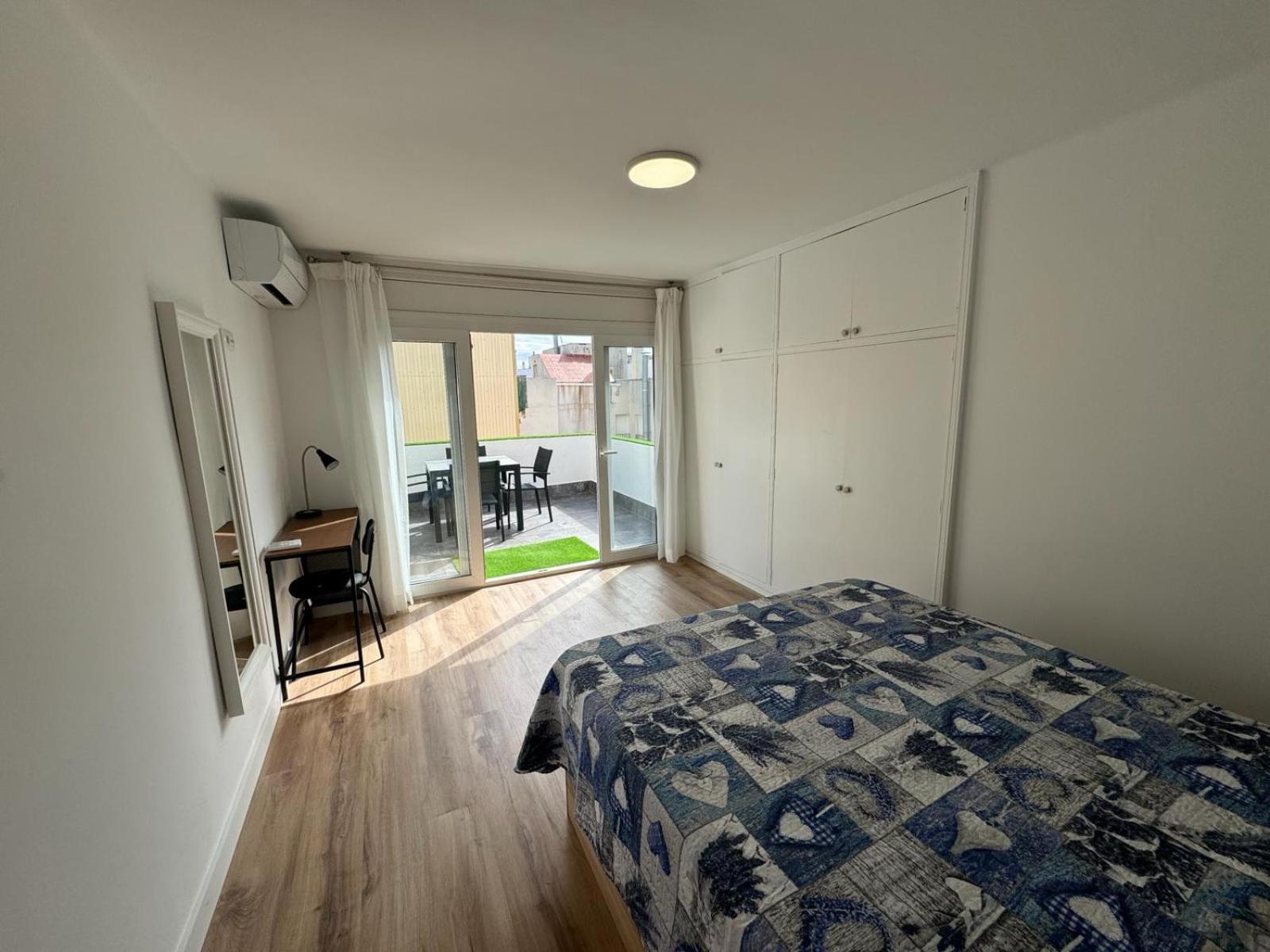 Acogedor Apartamento A 50 Metros Del Mar Cambrils Luaran gambar