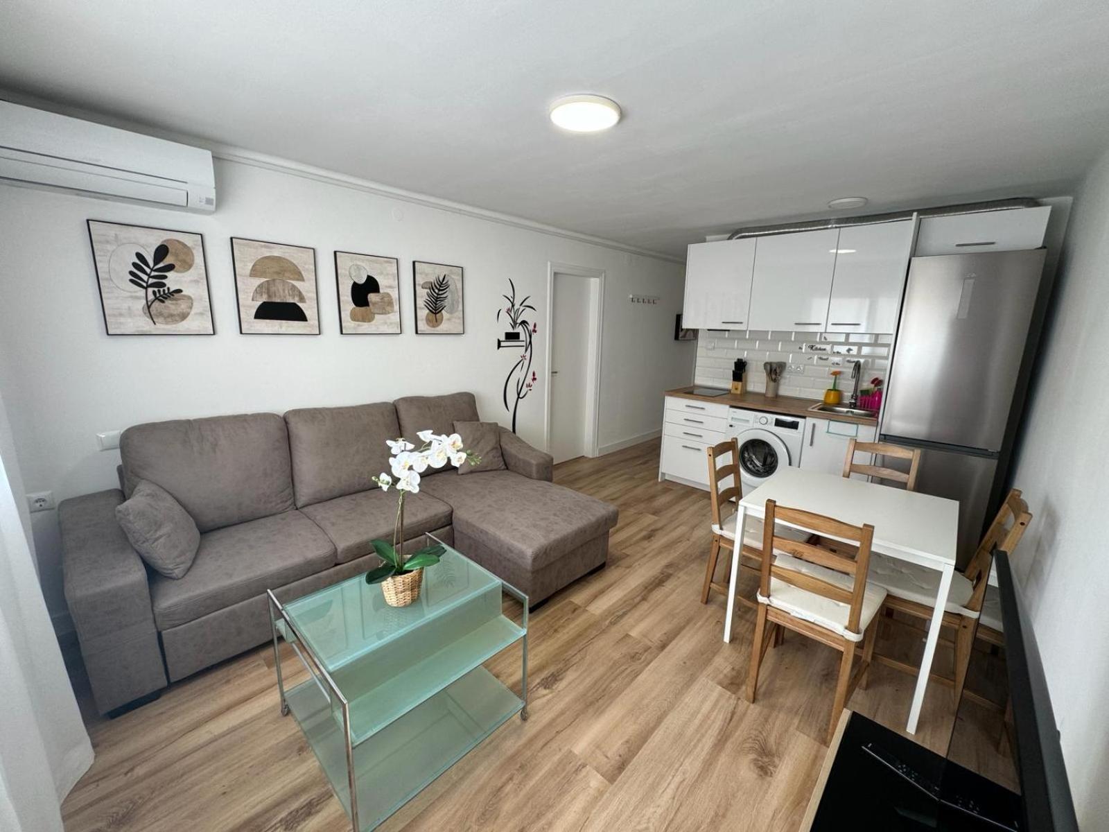 Acogedor Apartamento A 50 Metros Del Mar Cambrils Luaran gambar